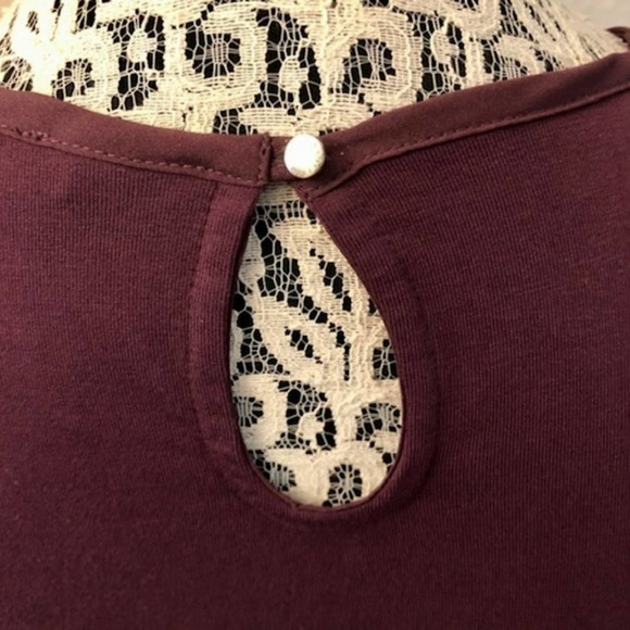 Tommy Hilfiger Sleeveless Blouse with Chevron Pattern Wine, EUC- Size XS - Picture 6 of 6